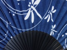 画像2: 染の安坊の手ぬぐい扇子　水辺のトンボ (2)