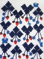 画像1: 【3月の期間限定】木下恵の手ぬぐい　いちご畑 はいいろ (1)