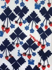 画像2: 【3月の期間限定】木下恵の手ぬぐい　いちご畑 はいいろ (2)