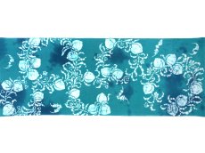 画像2:  【期間限定】 沢瀉屋の手ぬぐい　桃の丸に蝙蝠 蝋纈 (2)