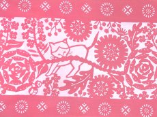 画像2: 【期間限定、11月9日20時〜販売開始】amiuの型染め手ぬぐい　幸せを運ぶねこ ピンク (2)