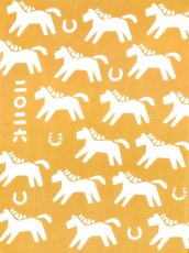 画像1: 【数量限定、12月7日20時〜販売開始】越後亀紺屋の2026年干支「午」手ぬぐい　馬が合う 黄土色 (1)