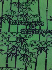 画像2: 梨園染の匠の技手ぬぐい　竹に霞取り七宝 濃緑 (2)