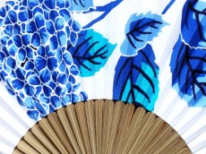画像2: 染の安坊の手ぬぐい扇子　染付色絵 紫陽花 (2)