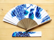 画像1: 染の安坊の手ぬぐい扇子　染付色絵 紫陽花 (1)