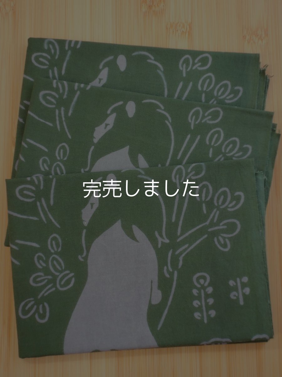 画像1: 【5月の期間限定】とことわの「注染×草木染」手ぬぐい　ネコランド 苔色 緑茶鉄媒染（数量限定） (1)